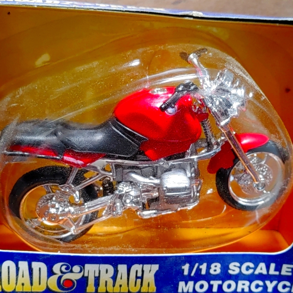 Motorcycle diecast metal lovers attention brand-new,  BrandMaistoTypeMotor